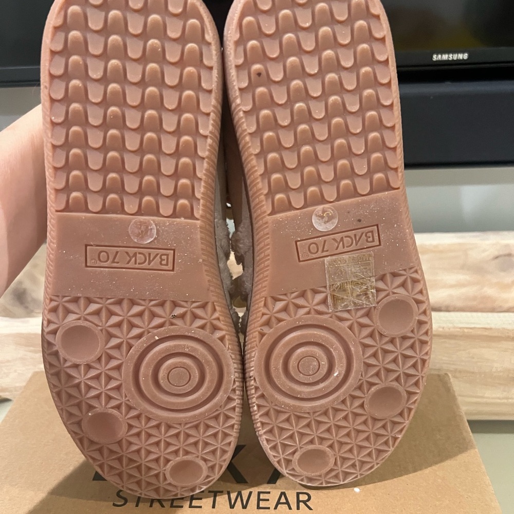 Back 70 Women's Cream Sneakers - Picture 7 of 8